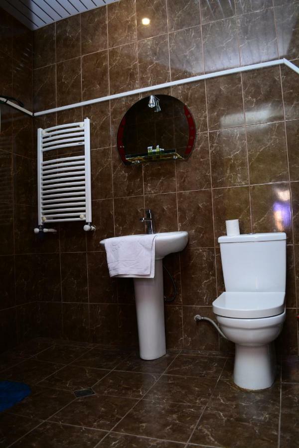 Rostus Hotel Tbilisi Exterior foto